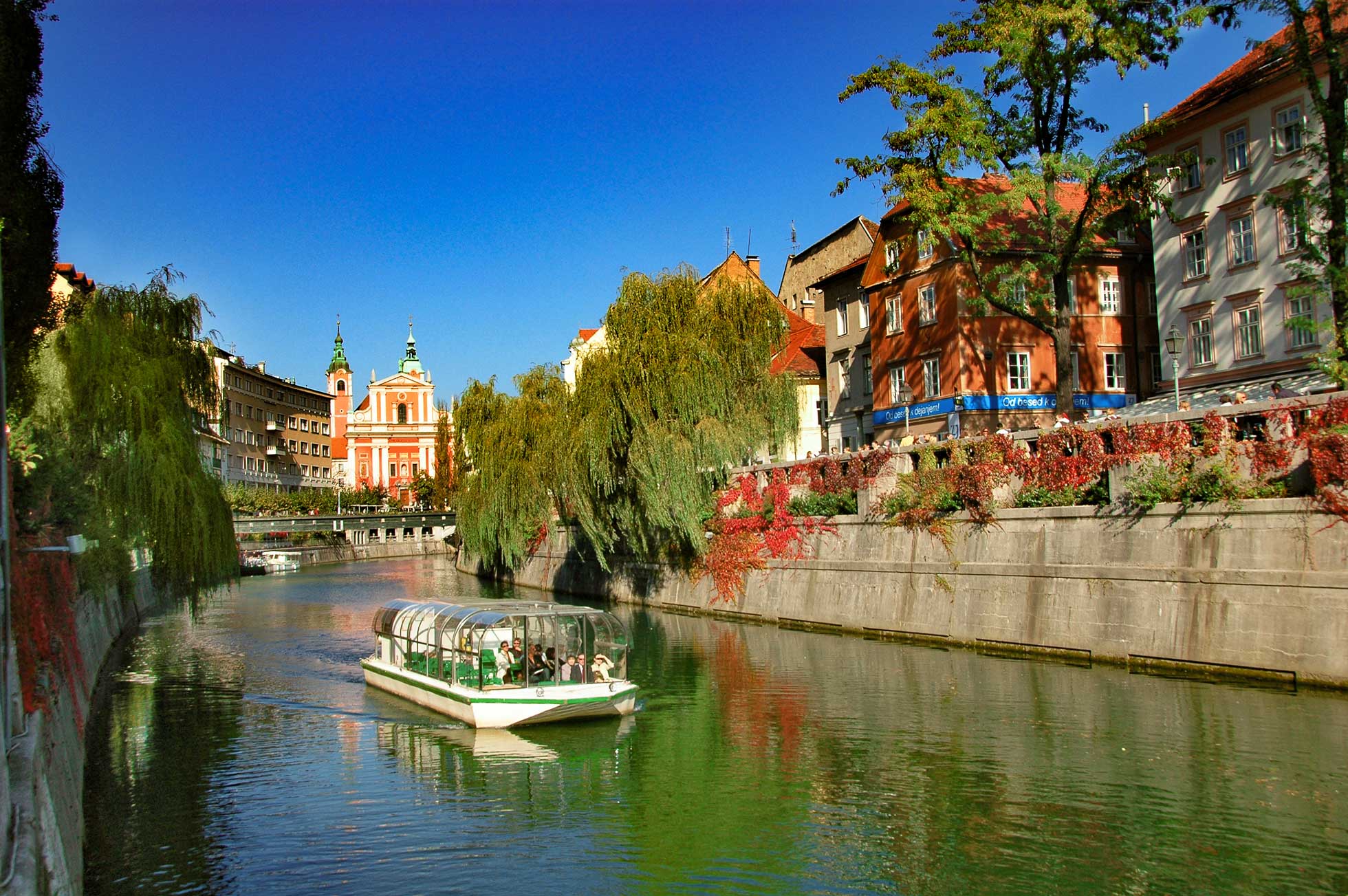 Konferensresa Ljubljana med båttur på kanalen.