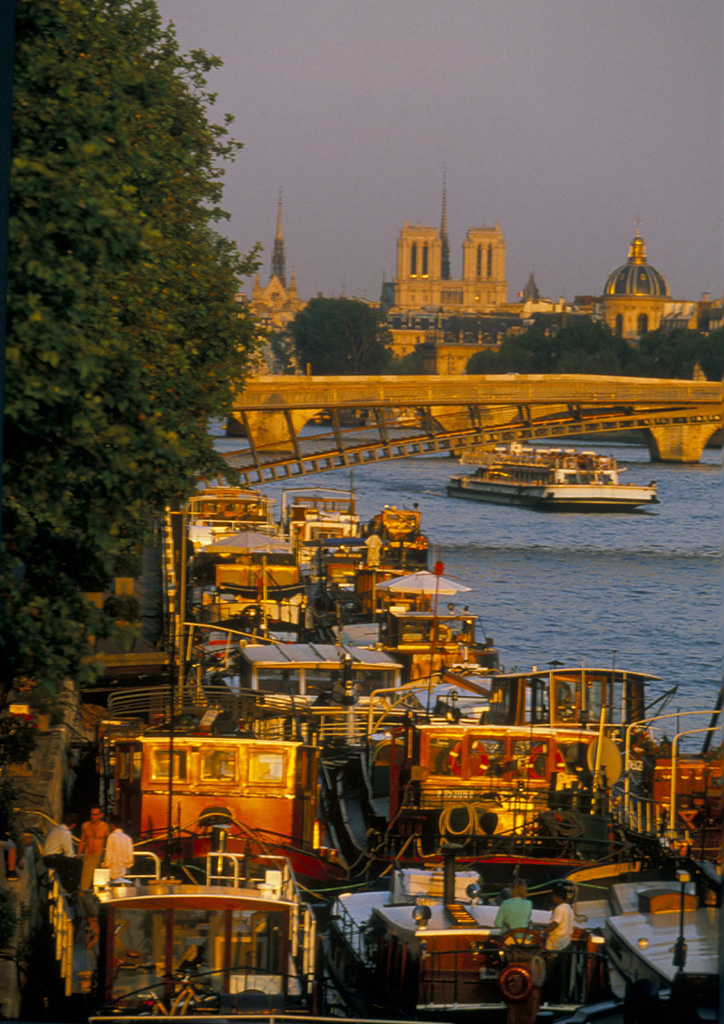 Husbåtar i Paris